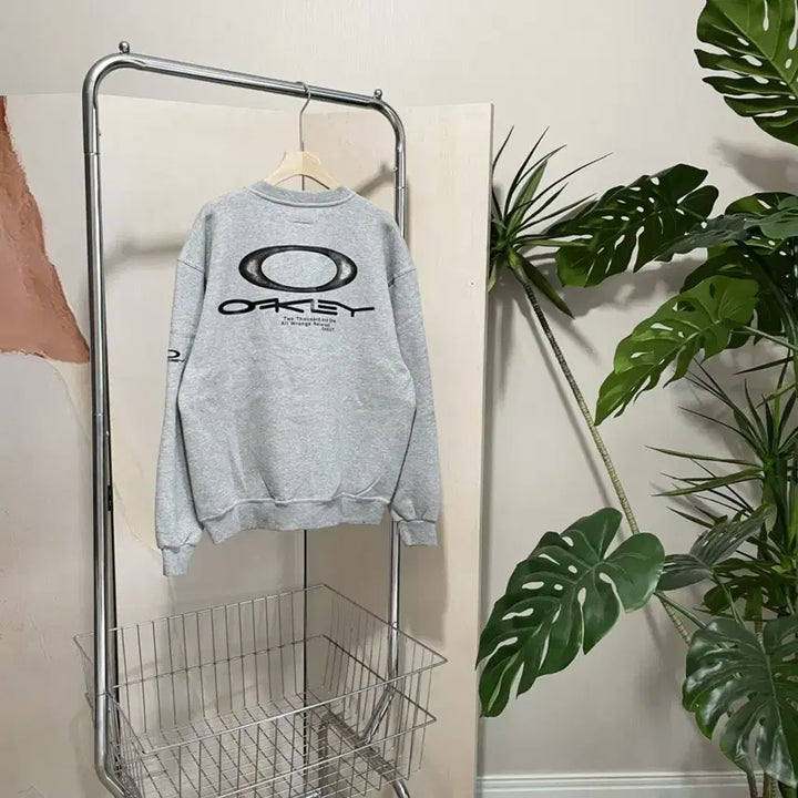 [BUNJANG] Oakley Embroidered Logo Back-Printed Original Sweatshirt / 오클리 자수 로고 백프린팅 오리지널 맨투맨 S~XL 새상품 공용 아울렛