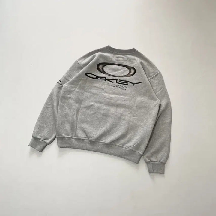 [BUNJANG] Oakley Embroidered Logo Back-Printed Original Sweatshirt / 오클리 자수 로고 백프린팅 오리지널 맨투맨 S~XL 새상품 공용 아울렛