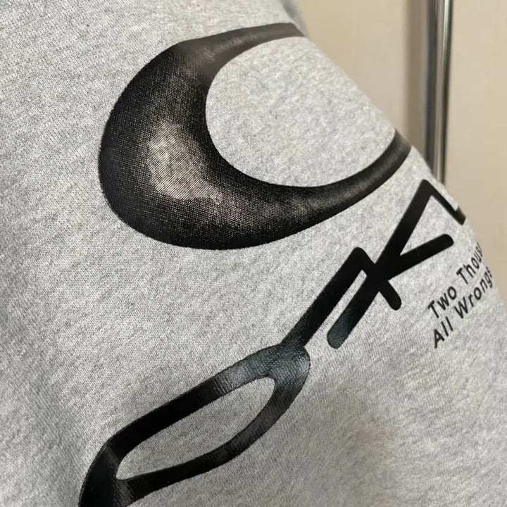 [BUNJANG] Oakley Embroidered Logo Back-Printed Original Sweatshirt / 오클리 자수 로고 백프린팅 오리지널 맨투맨 S~XL 새상품 공용 아울렛