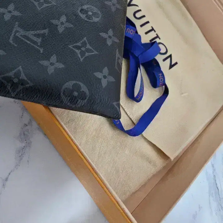 [SOLD OUT] 루이비통 포쉐트 모노그램 이클립스 정품 클러치