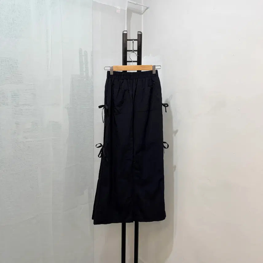 [SOLD OUT] 사이드리본 바스락 나일론 블랙롱치마 롱스커트 4464