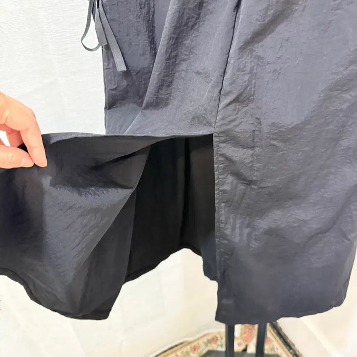 [SOLD OUT] 사이드리본 바스락 나일론 블랙롱치마 롱스커트 4464