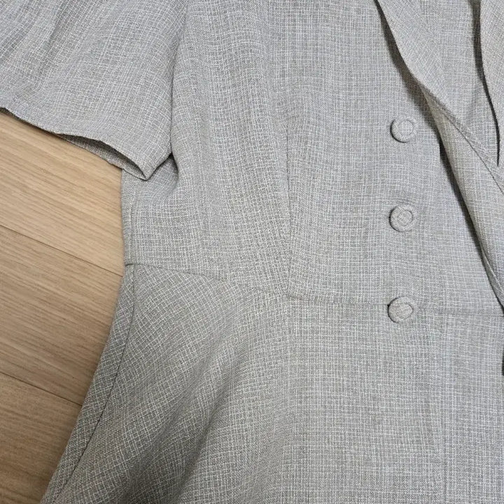 [SOLD OUT] 택포>로엠M사이즈 퍼프소매 반팔자켓