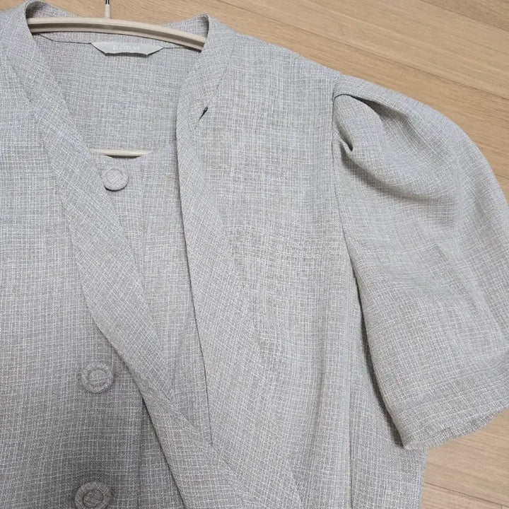 [SOLD OUT] 택포>로엠M사이즈 퍼프소매 반팔자켓