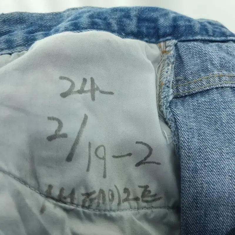 [BUNJANG] 선데이오프클럽 24 S/S 더블 웨이스트 디스트레스드 데님 M20233 / 선데이오프클럽 24 S/S 더블 웨이스트 디스트레스드 데님 M20233
