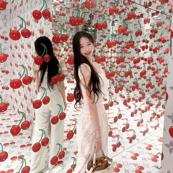 [BUNJANG] 새상품) 이부베 릴리 슬리브리스 반팔 티 화이트, 블랙 / 새상품) 이부베 릴리 슬리브리스 반팔 티 화이트