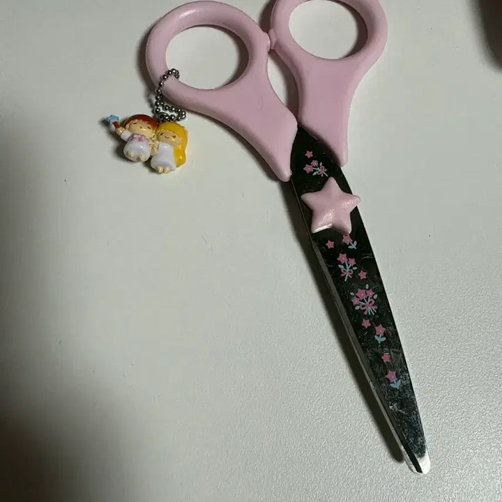 [SOLD OUT] 고전 키키라라 가위 비비틱스