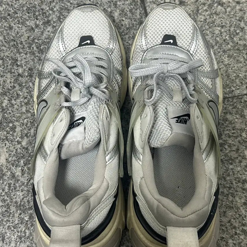 [SOLD OUT] 나이키 v2k 250