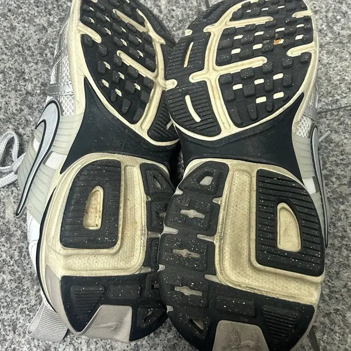 [SOLD OUT] 나이키 v2k 250