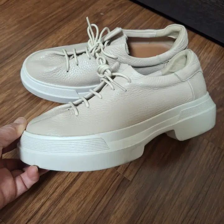 [BUNJANG] 8 Studio Beige Sneakers 245 / 8 studio 베이지색 스니커즈 245