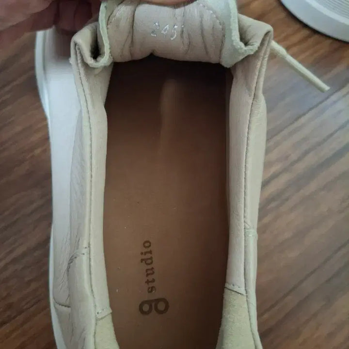 [BUNJANG] 8 Studio Beige Sneakers 245 / 8 studio 베이지색 스니커즈 245