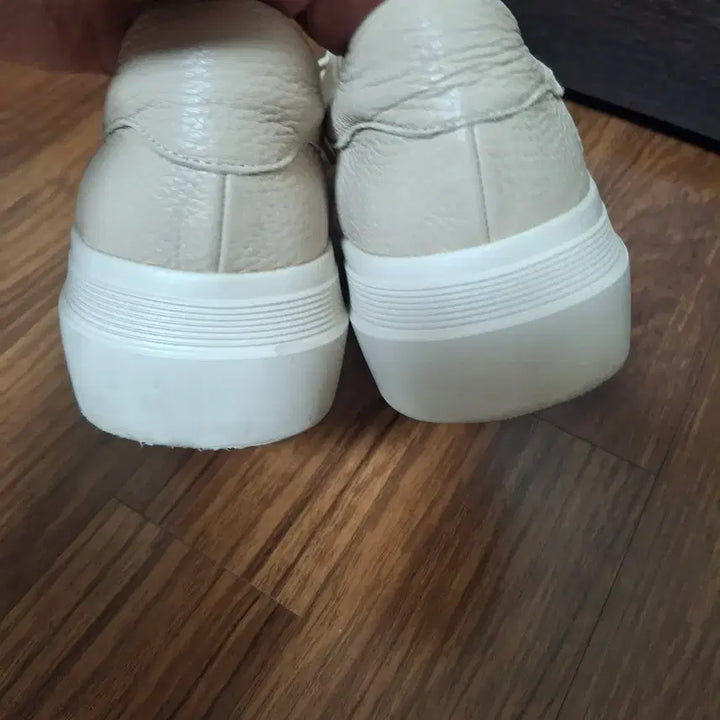 [BUNJANG] 8 Studio Beige Sneakers 245 / 8 studio 베이지색 스니커즈 245
