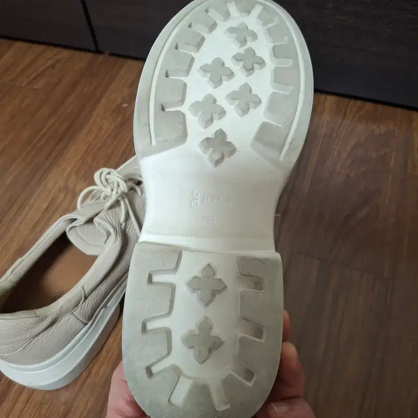 [BUNJANG] 8 Studio Beige Sneakers 245 / 8 studio 베이지색 스니커즈 245