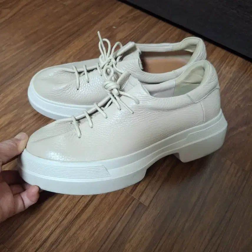 [BUNJANG] 8 Studio Beige Sneakers 245 / 8 studio 베이지색 스니커즈 245