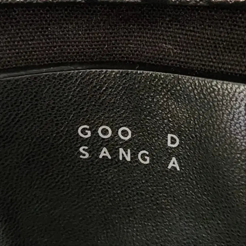 [BUNJANG] GOOD SANG A 리버 가죽 숄더백 실버 건메탈 / GOOD SANG A 리버 가죽 숄더백 실버 건메탈