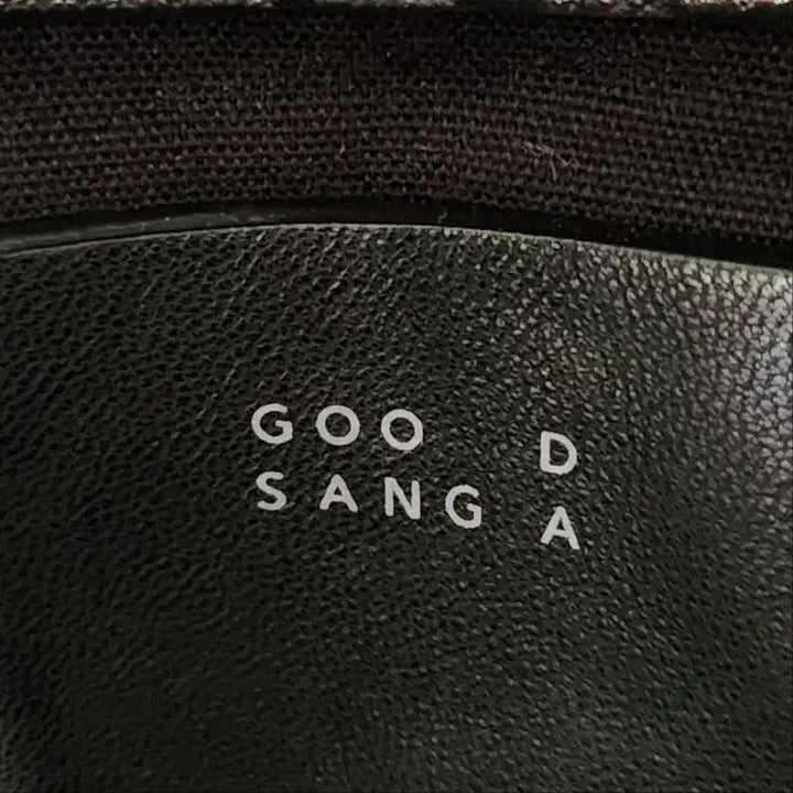 [BUNJANG] GOOD SANG A 리버 가죽 숄더백 실버 건메탈 / GOOD SANG A 리버 가죽 숄더백 실버 건메탈