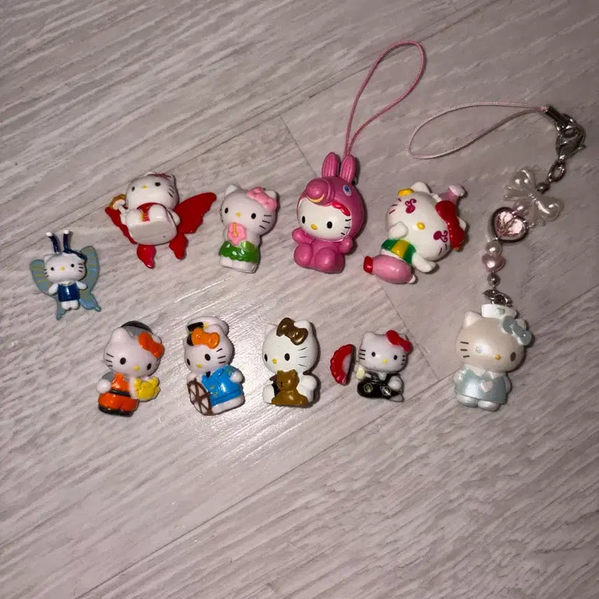 [BUNJANG] Kitty Classic Mini Figure Keyring Bundle / 키티 고전 미니 피규어 키링 모음