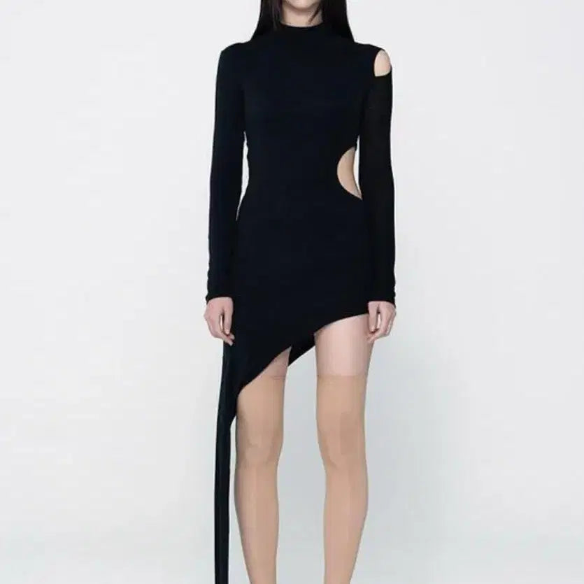 [SOLD OUT] bonnae turtleneck cut out dress