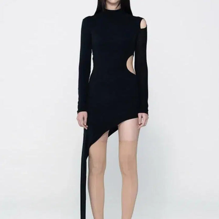 [SOLD OUT] bonnae turtleneck cut out dress