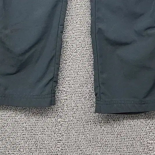 [BUNJANG] Ellesse Gray Training Pants L / 엘레쎄 그레이 트레이닝 바지 L