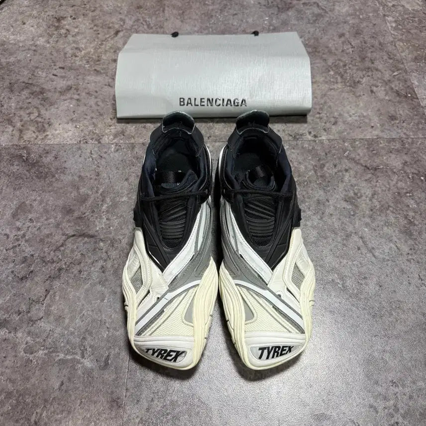 [SOLD OUT] 발렌시아가 타이렉스 42
