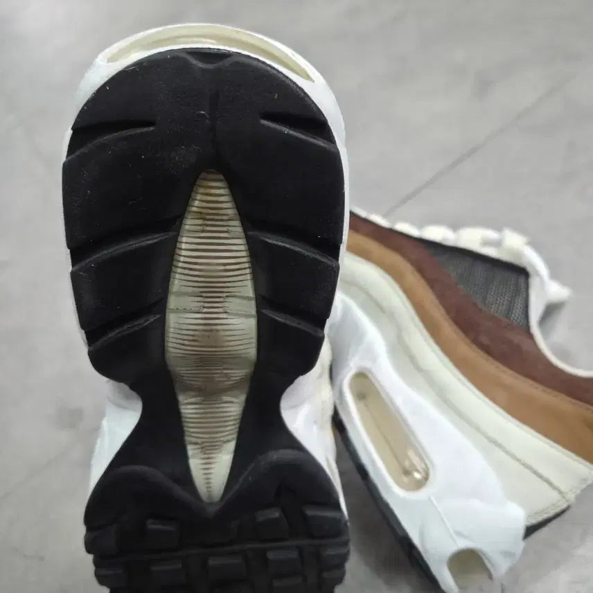 [BUNJANG] Nike Air Max 95 Driftwood Sneakers / 나이키 에어 맥스 95 다크 드리프트우드255
