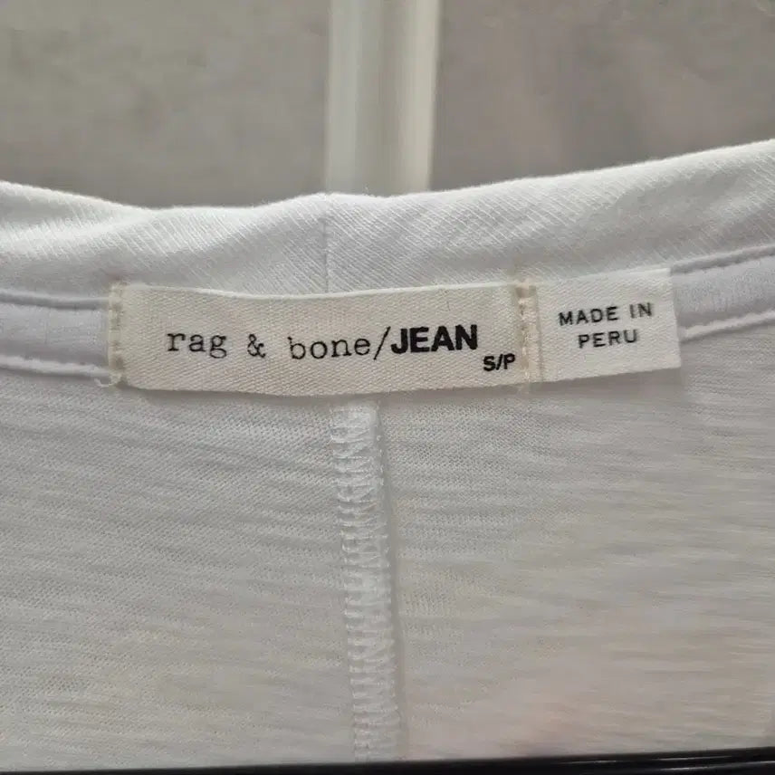 [BUNJANG] Rag &amp; Bone V-Neck Basic T-shirt White S / Rag &amp; Bone V넥 기본 티셔츠 화이트 S