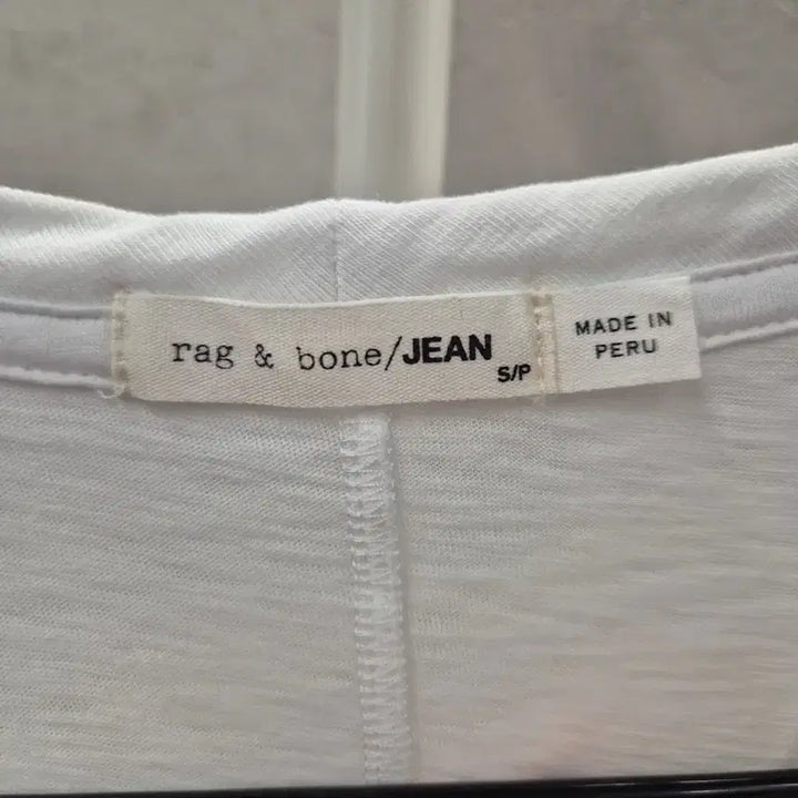 [BUNJANG] Rag &amp; Bone V-Neck Basic T-shirt White S / Rag &amp; Bone V넥 기본 티셔츠 화이트 S