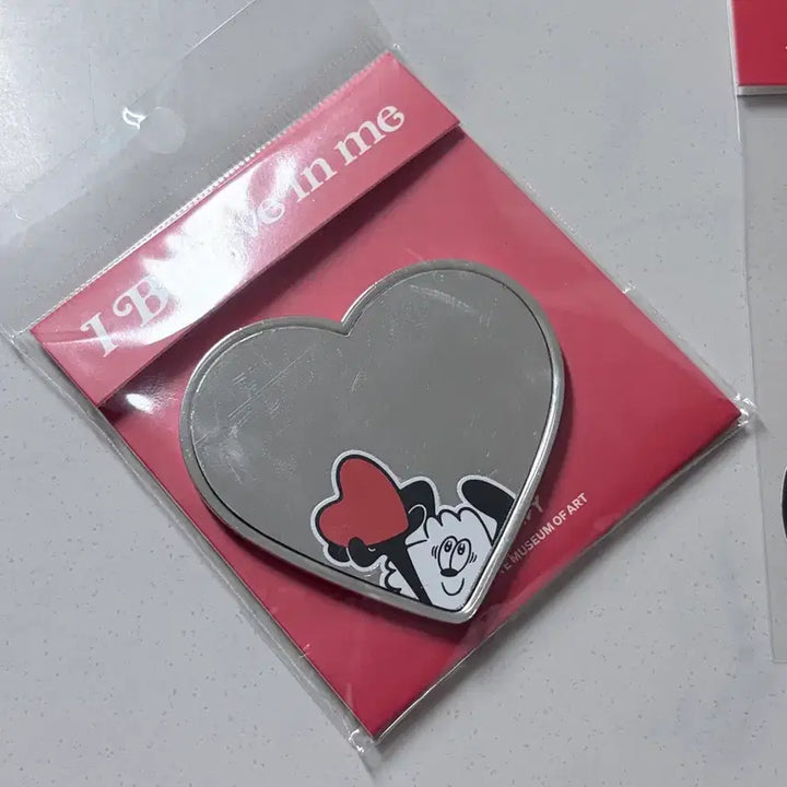 [BUNJANG] Verdy Lotte Museum Sticker and Hand Mirror / 베르디 롯데뮤지엄 스티커 , 손거울
