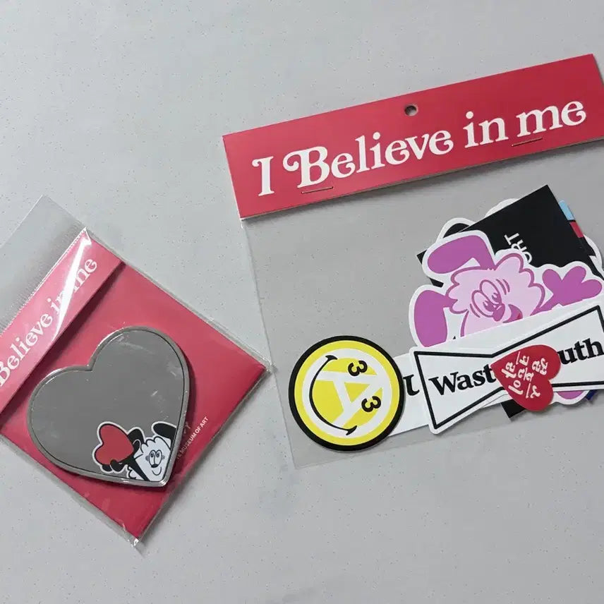 [BUNJANG] Verdy Lotte Museum Sticker and Hand Mirror / 베르디 롯데뮤지엄 스티커 , 손거울