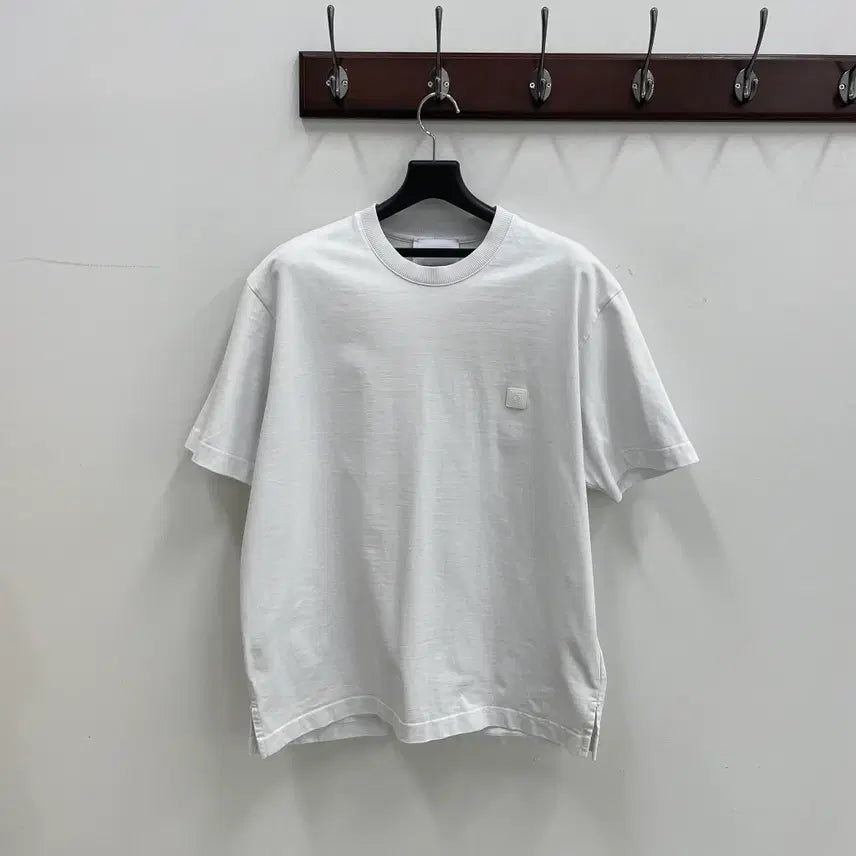 [BUNJANG] 솔리드 옴므 20S/S 백 로고 화이트 티셔츠 / 솔리드 옴므 20S/S 백 로고 화이트 티셔츠