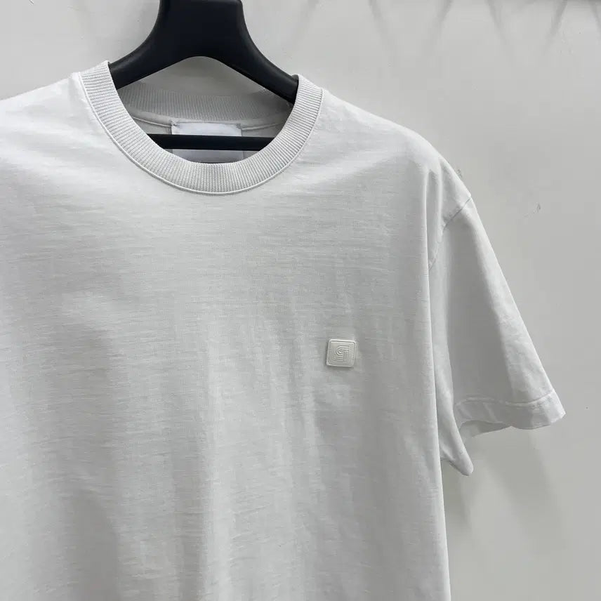 [BUNJANG] 솔리드 옴므 20S/S 백 로고 화이트 티셔츠 / 솔리드 옴므 20S/S 백 로고 화이트 티셔츠