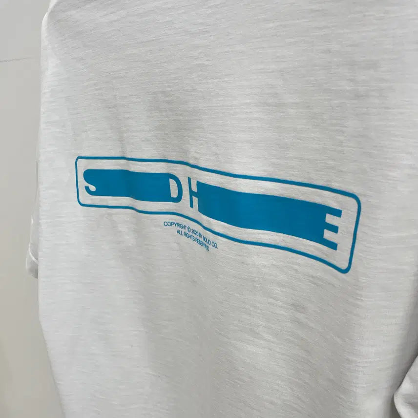 [BUNJANG] 솔리드 옴므 20S/S 백 로고 화이트 티셔츠 / 솔리드 옴므 20S/S 백 로고 화이트 티셔츠