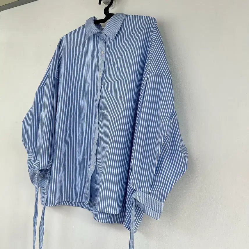 [BUNJANG] Blue Striped Blouse with Tie Sleeves / 블루 스트라이프 셔츠 블라우스 끈소매