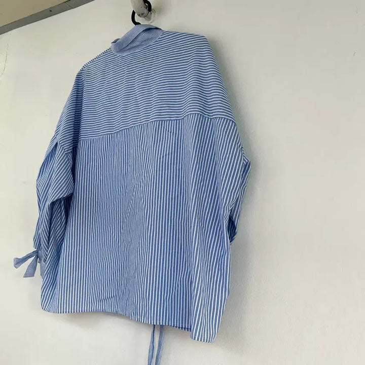 [BUNJANG] Blue Striped Blouse with Tie Sleeves / 블루 스트라이프 셔츠 블라우스 끈소매