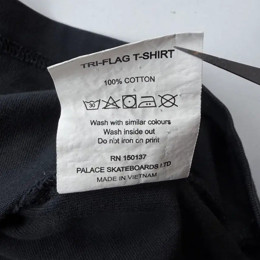[BUNJANG] Palace Tri-Flag Short Sleeve T-shirt / 팔라스 트라이플래그 반팔 티셔츠