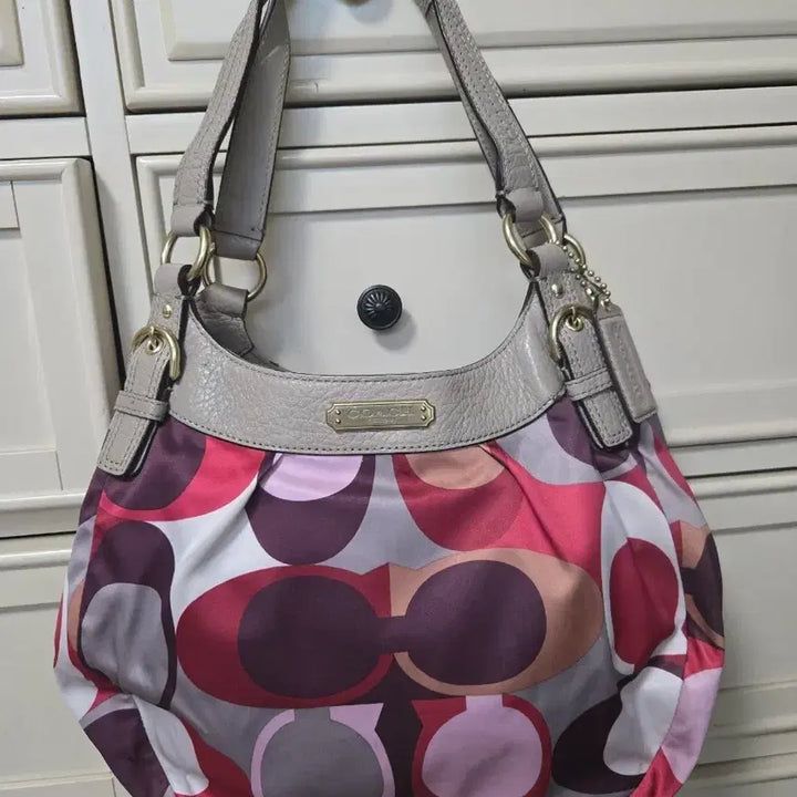 [BUNJANG] Coach Signature Pattern Shoulder Bag / 코치 시그니처 패턴 숄더백