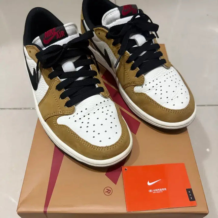 [BUNJANG] Nike Jordan 1 Low OG Sail and Golden Harvest Sneakers / 나이키 조던 1 로우 OG 세일 앤 골든 하베스트