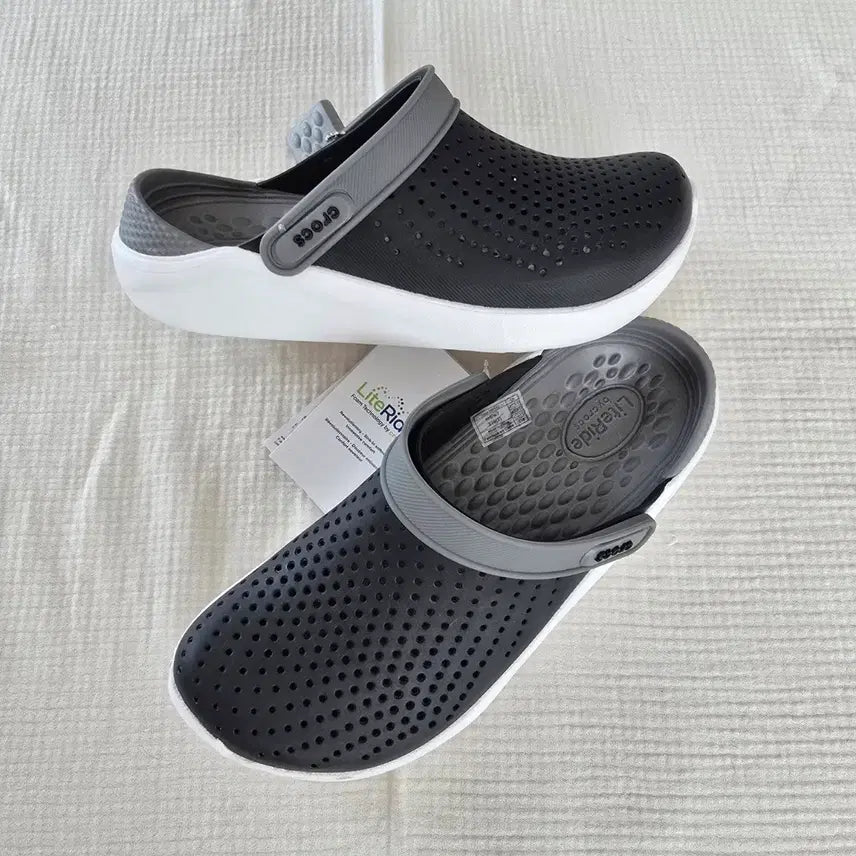 [BUNJANG] Crocs LiteRide Clog Black/White Shoes / 크록스 라이트라이드 클로그 블랙/화이트