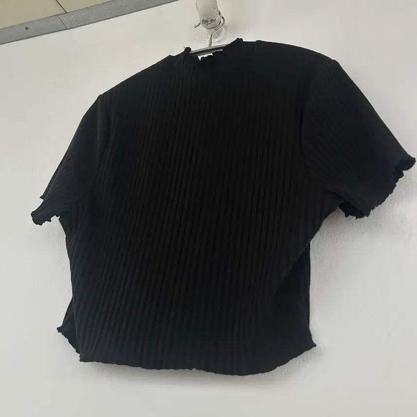 [BUNJANG] Black Heart Cut-Out Crop Top / 빅사이즈 트임 크롭티 반팔