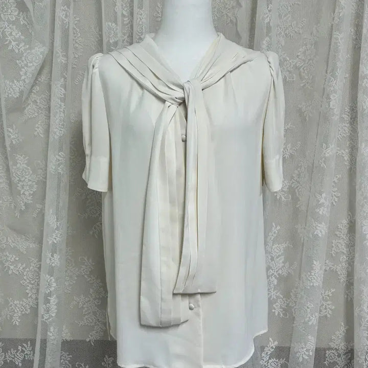 [BUNJANG] Lucky Chouette Sailor Collar Pintuck Blouse Ivory / 38) 럭키슈에뜨 세일러 카라 핀턱 블라우스 아이보리