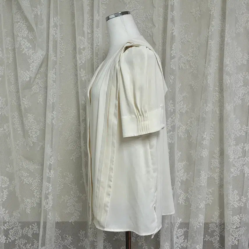 [BUNJANG] Lucky Chouette Sailor Collar Pintuck Blouse Ivory / 38) 럭키슈에뜨 세일러 카라 핀턱 블라우스 아이보리