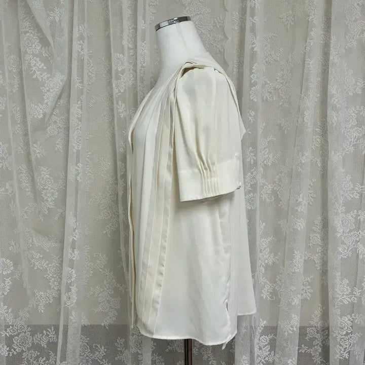 [BUNJANG] Lucky Chouette Sailor Collar Pintuck Blouse Ivory / 38) 럭키슈에뜨 세일러 카라 핀턱 블라우스 아이보리