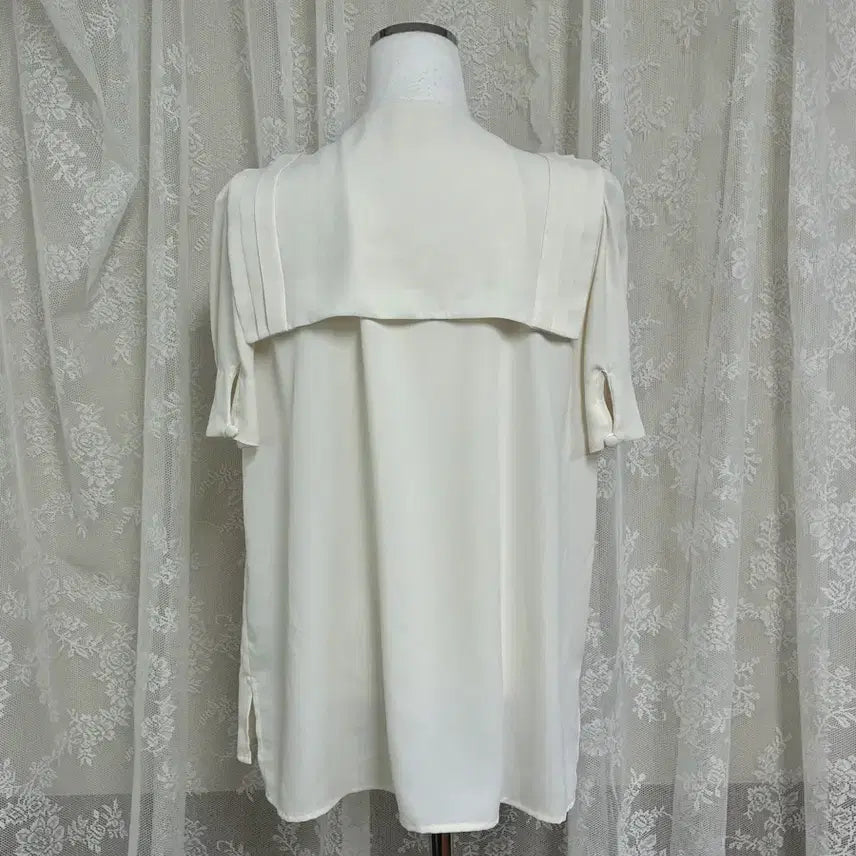 [BUNJANG] Lucky Chouette Sailor Collar Pintuck Blouse Ivory / 38) 럭키슈에뜨 세일러 카라 핀턱 블라우스 아이보리