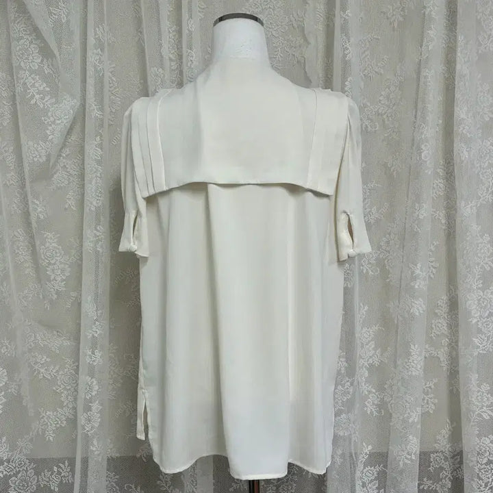 [BUNJANG] Lucky Chouette Sailor Collar Pintuck Blouse Ivory / 38) 럭키슈에뜨 세일러 카라 핀턱 블라우스 아이보리