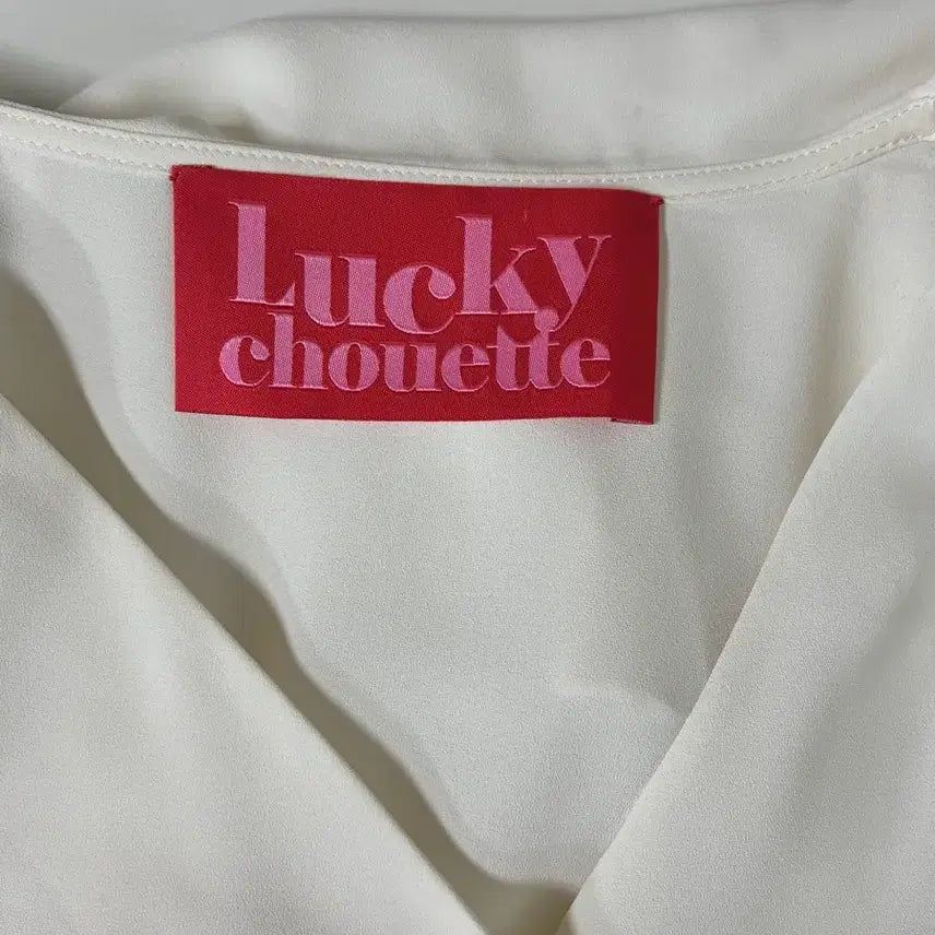 [BUNJANG] Lucky Chouette Sailor Collar Pintuck Blouse Ivory / 38) 럭키슈에뜨 세일러 카라 핀턱 블라우스 아이보리