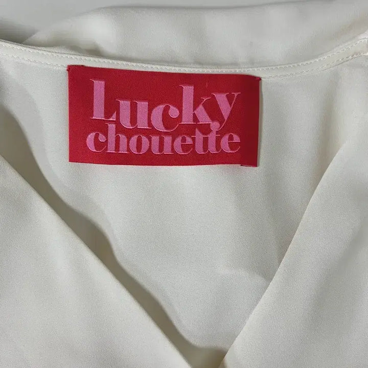 [BUNJANG] Lucky Chouette Sailor Collar Pintuck Blouse Ivory / 38) 럭키슈에뜨 세일러 카라 핀턱 블라우스 아이보리
