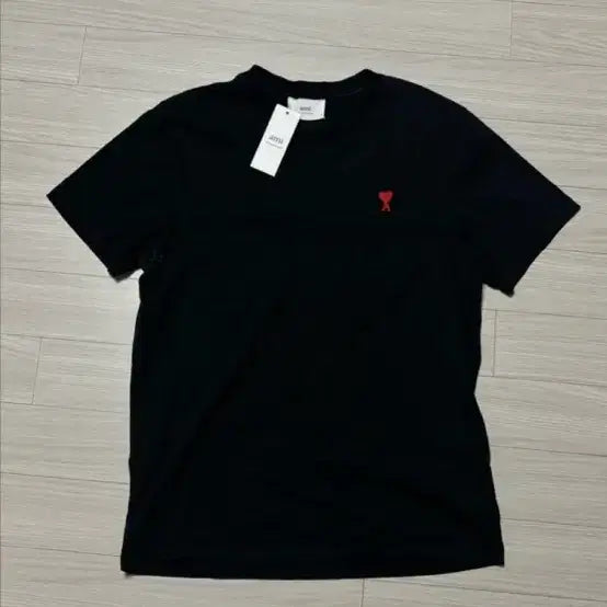 [SOLD OUT] [S급] 아미 스몰 하트 로고 반팔 블랙