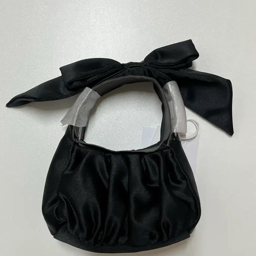 [BUNJANG] And Other Stories Satin Ribbon Nano Bag Black / (새상품)앤아더스토리즈 새틴 리본 나노백 블랙