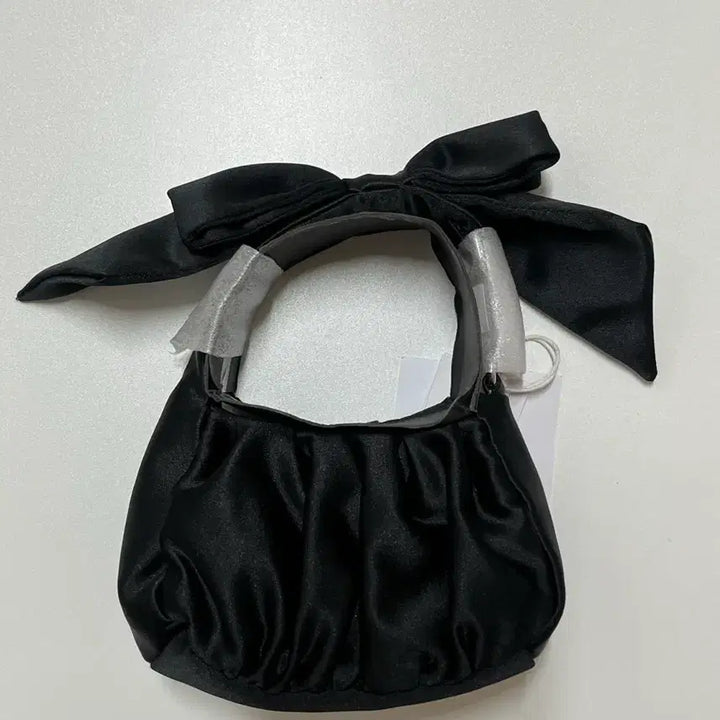 [BUNJANG] And Other Stories Satin Ribbon Nano Bag Black / (새상품)앤아더스토리즈 새틴 리본 나노백 블랙